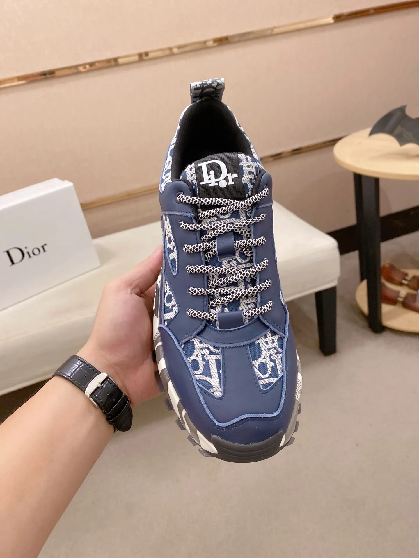 Men's shoes💰 462💰🇮🇹🇮🇹Dior d The new model is on sale at the same time at the counter. The upper 🇮🇹 is imported Italian first-layer cowhide, and the lining is fully imported sheepskin 💪💪. It is a complete 1⃣️ to 1⃣️ replica 🇮🇹💪💪, ⚠ Sole: The original sole is specially provided by the original factory. The exclusive movable molded sole is super comfortable. ⚠Original factory single goods, 🔍🔍high quality, you can enter and leave the counter at will, welcome to compare⚠. Code number:38-44